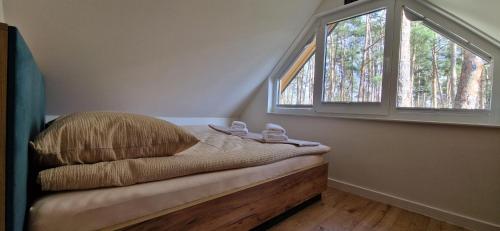 a bed in a room with a window at TomHouse in Skorochow