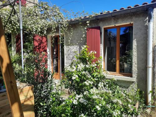Petit studio avec jardin à 10 mn d'Avignon