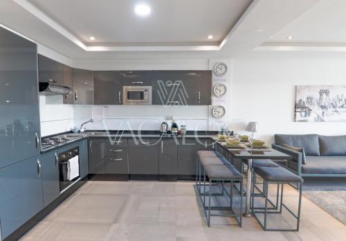 a kitchen and dining room with a table and chairs at Dassine View - Luxe - Agadir - 4 Px in Agadir