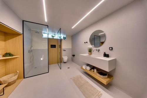 Wood Mood Athens Central Maisonette