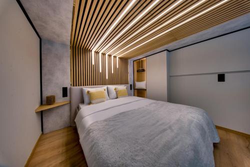 Wood Mood Athens Central Maisonette