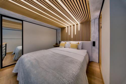 Wood Mood Athens Central Maisonette