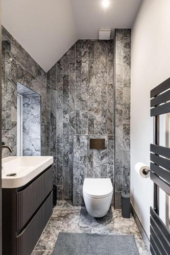 a bathroom with a toilet and a sink at New Apartment in Guildford in Guildford