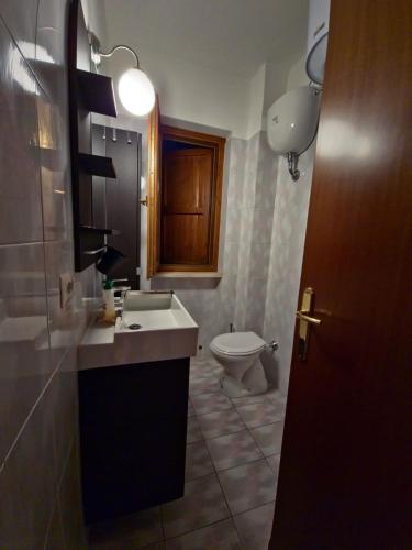 a bathroom with a sink and a toilet at Le case di Reno Camporotondo in Cappadocia