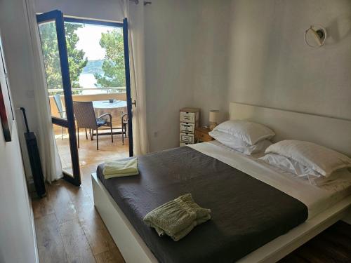 Mare Beachfront Apartment with Sea View