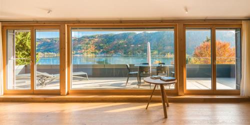a room with a large glass window with a table and a view at Atelier Ronacher in Annenheim