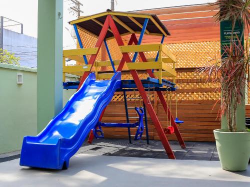 a playground with a slide and a ladder at Pousada Nosso Lar - Opte sem ou com Café, Estacionamento e a uma Quadra da Praia in Guarujá