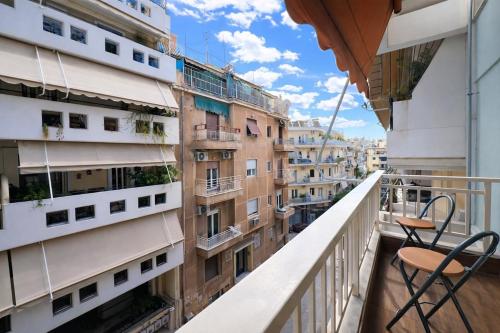 Athens Getaway - Perfect Stay for 4 by ΜΡS