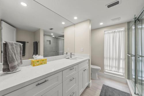 a bathroom with a large sink and a mirror at Island Beach Club #P3E in Ybel