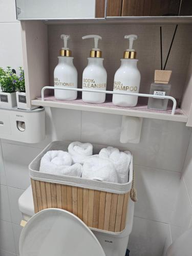 a bathroom with a basket of towels on a toilet at k조이스테이 in Pongsan-dong