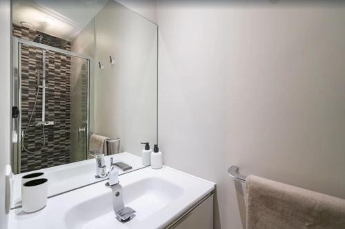 FRGK PARADOU Contemporary Luxury Villa Panoramic Sea View, Pool & Ultra-Fast Wi-Fi