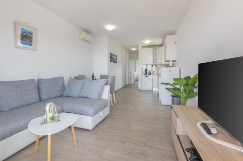 Apartment Sea Breeze with Private Balcony & Garage