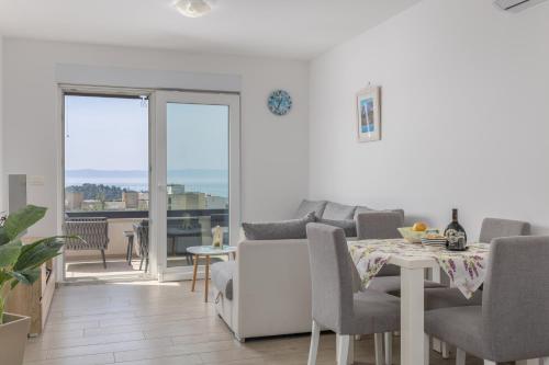Apartment Sea Breeze with Private Balcony & Garage