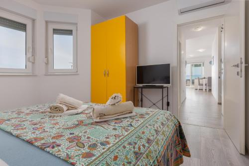 Apartment Sea Breeze with Private Balcony & Garage