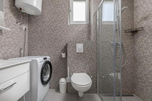 Apartment Sea Breeze with Private Balcony & Garage