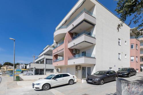 Apartment Sea Breeze with Private Balcony & Garage