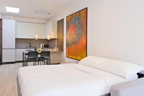 Modern Apt in Milan near Porta Romana Balcony