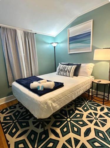 a bedroom with a bed with a blue wall at Queen Bed Shared Common Space Carrier Dome SU Hospitals in Syracuse