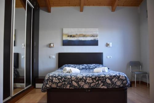 a bedroom with a bed with two towels on it at Ciudad Rodrigo La Casa Azul in Ciudad-Rodrigo