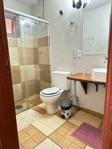 a bathroom with a toilet and a shower and a sink at O Sole Mio - Hotel Pousada in Planura