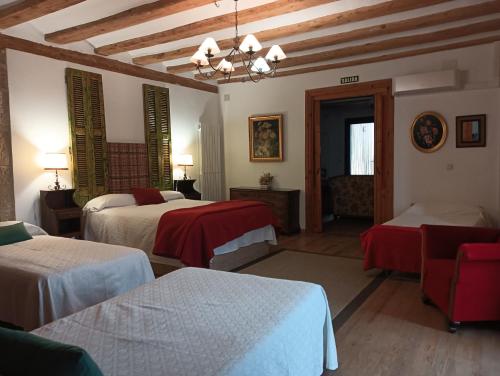 a hotel room with two beds and a couch at La Casona de Pitillas in Pitillas