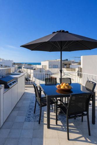 Casa Rosa Rooftop Terrace BBQ Walk to Marina