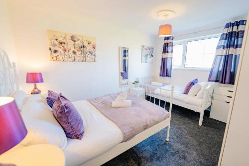 3BR Family House with Games Room & Free Parking & Fast WiFi photo 21
