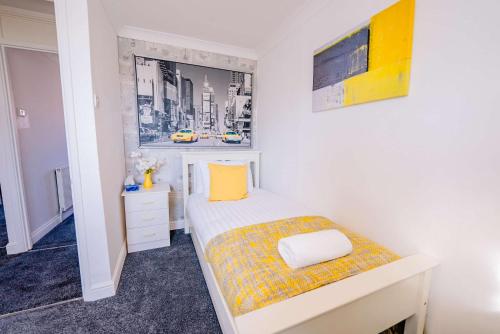 3BR Family House with Games Room & Free Parking & Fast WiFi photo 28