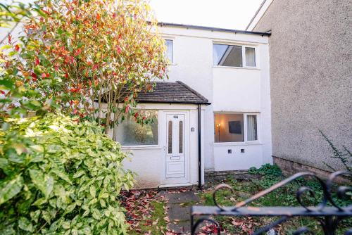 3BR Family House with Games Room & Free Parking & Fast WiFi photo 41