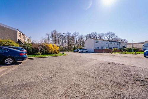 3BR Family House with Games Room & Free Parking & Fast WiFi photo 47