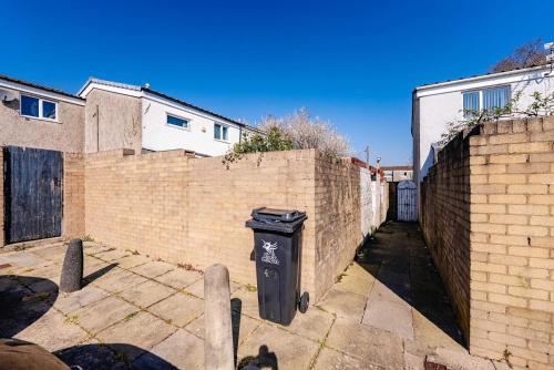 3BR Family House with Games Room & Free Parking & Fast WiFi photo 46