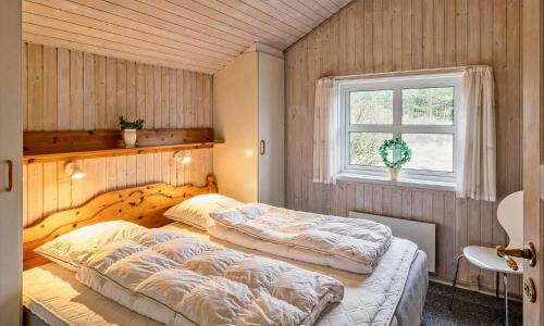 a bedroom with two beds and a window at VE264-Vejers-Strand-Jafdalvej-95 in Vejers Strand