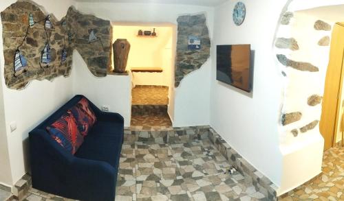 Authentic Stone Apartment 150 m from the Beach