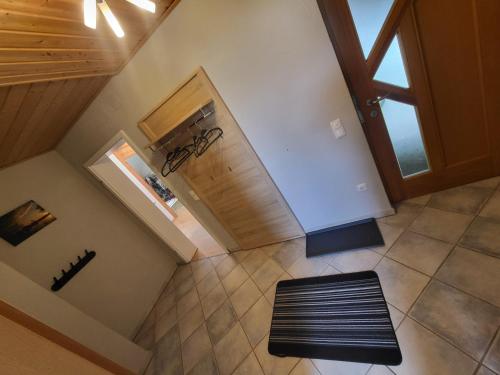 an overhead view of a staircase with a bench in a room at Große Ferienwohnung nähe dem schönen Seenland in Merkendorf