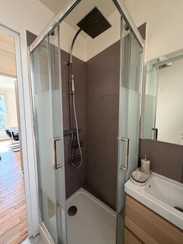 Spacious Designer Apartment near Montmartre