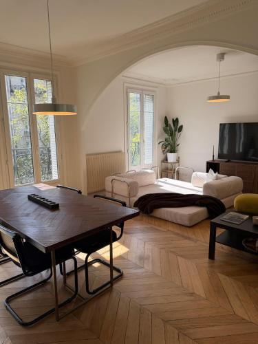 Spacious Designer Apartment near Montmartre