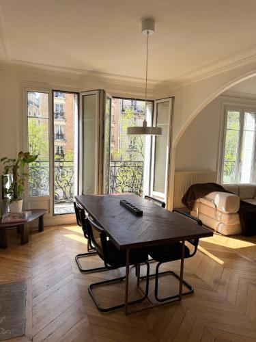 Spacious Designer Apartment near Montmartre