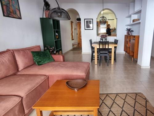 Casa Del Angel 2, Cosy 2 bed apartment,150m from Playa Los Locos plus beautiful swimming pool