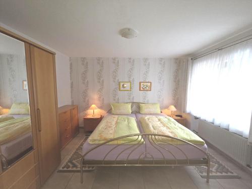 a small bedroom with a bed and a window at Ferienwohnung Haus Sonnenschein in Trassem