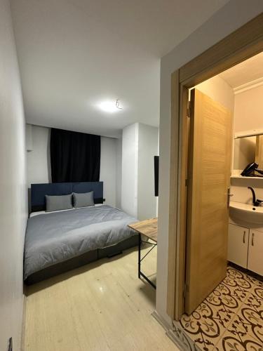 a bedroom with a bed and a sink in it at Marin konaklama in Pendik