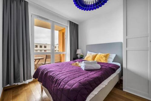 Wola Tower Warsaw- 60m2, 2 rooms, Balcony with City View, Parks Nearby