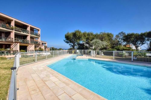 Studio avec piscine à 100 m de la plage