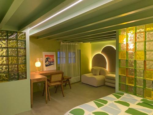 Loft design 2 bedrooms and 2 private bathrooms with ground floor living room