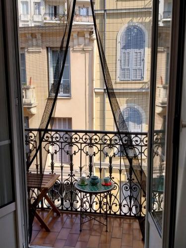 Spacious apartment with balcony - Nice center