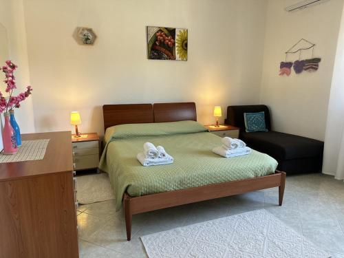 a bedroom with a bed with two towels on it at La casetta verde in Villa Verde