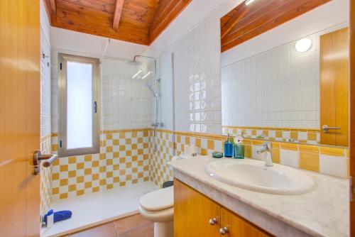 a bathroom with a sink and a toilet at Casa Punta del Viento Tenerife in El Pris
