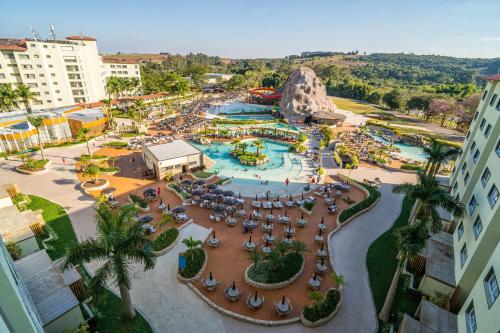 an aerial view of an amusement park with a pool at Tauá Hotel & Convention Atibaia in Bairro Rio Abaixo
