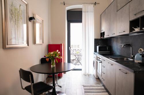 Elegant apartment few steps from Bari's heart by Pausa Stays photo 4