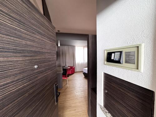 a room with a wooden door with a fireplace at La Moraleja Love hotel in Mexico City