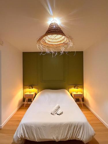a bedroom with a bed and a chandelier at Hyper-centre Toulon in Toulon